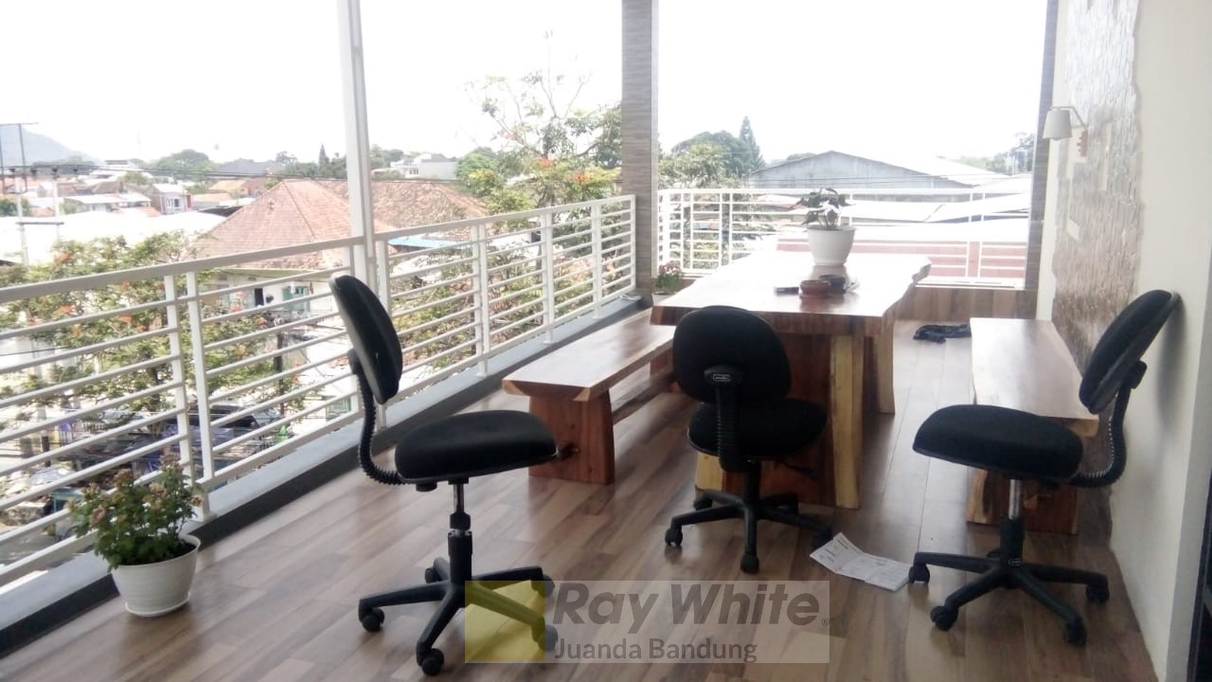 Ruko baru, siap pakai di kota Cimahi