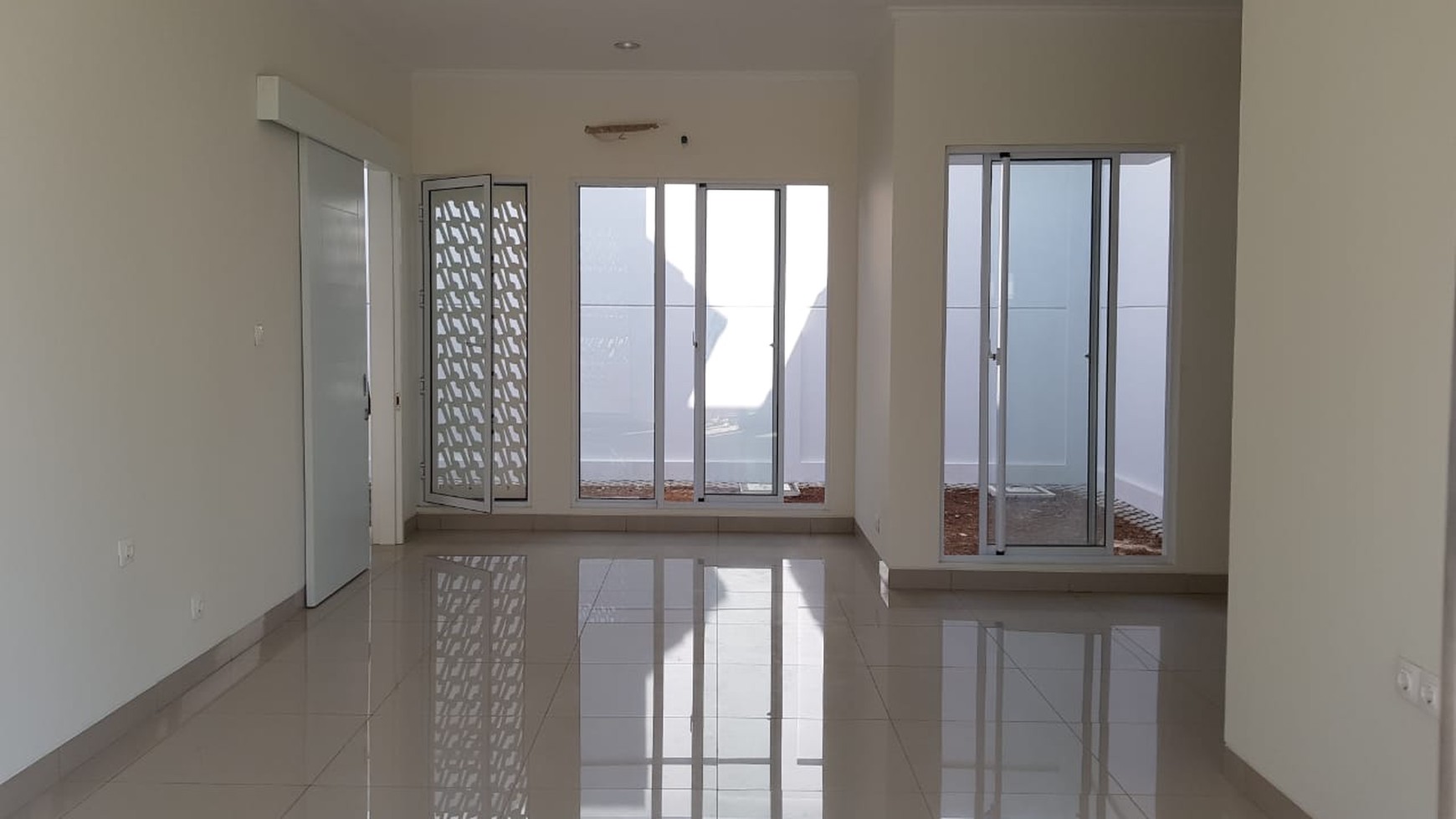 Rumah Baru 2 lantai di summarecon, Bandung