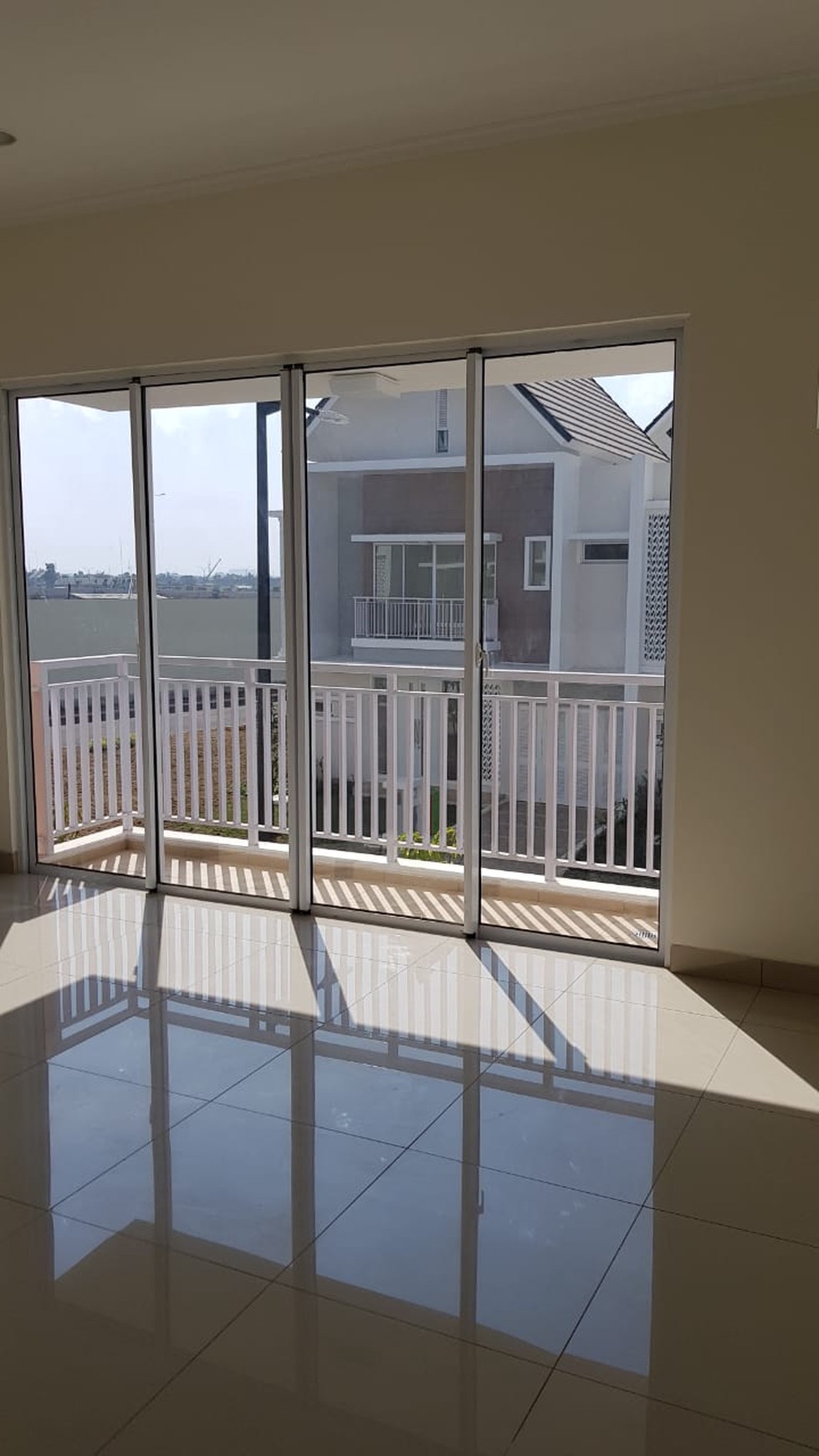 Rumah Baru 2 lantai di summarecon, Bandung