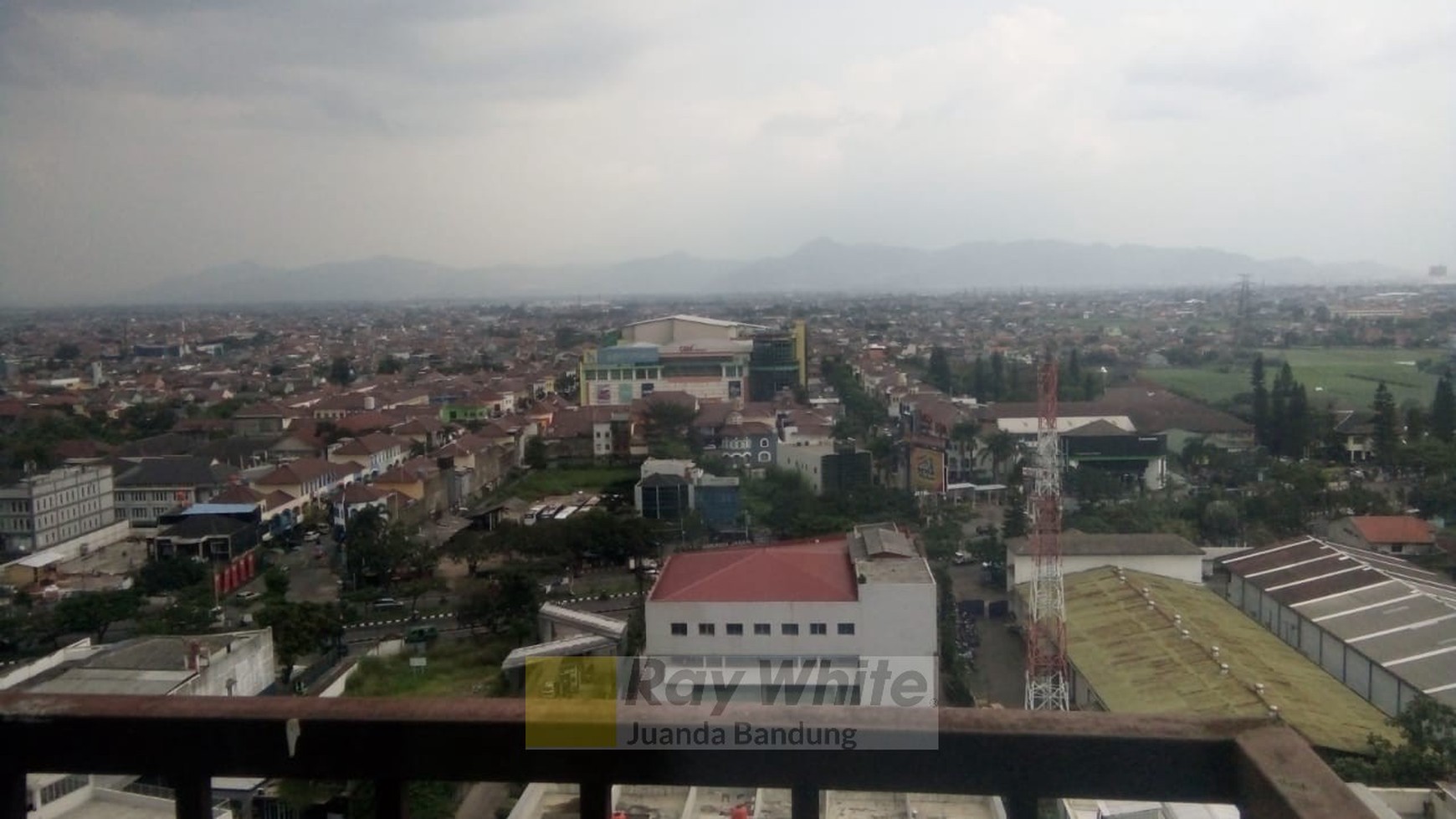 Apartemen semi Furnished siap huni di the Suites Metro