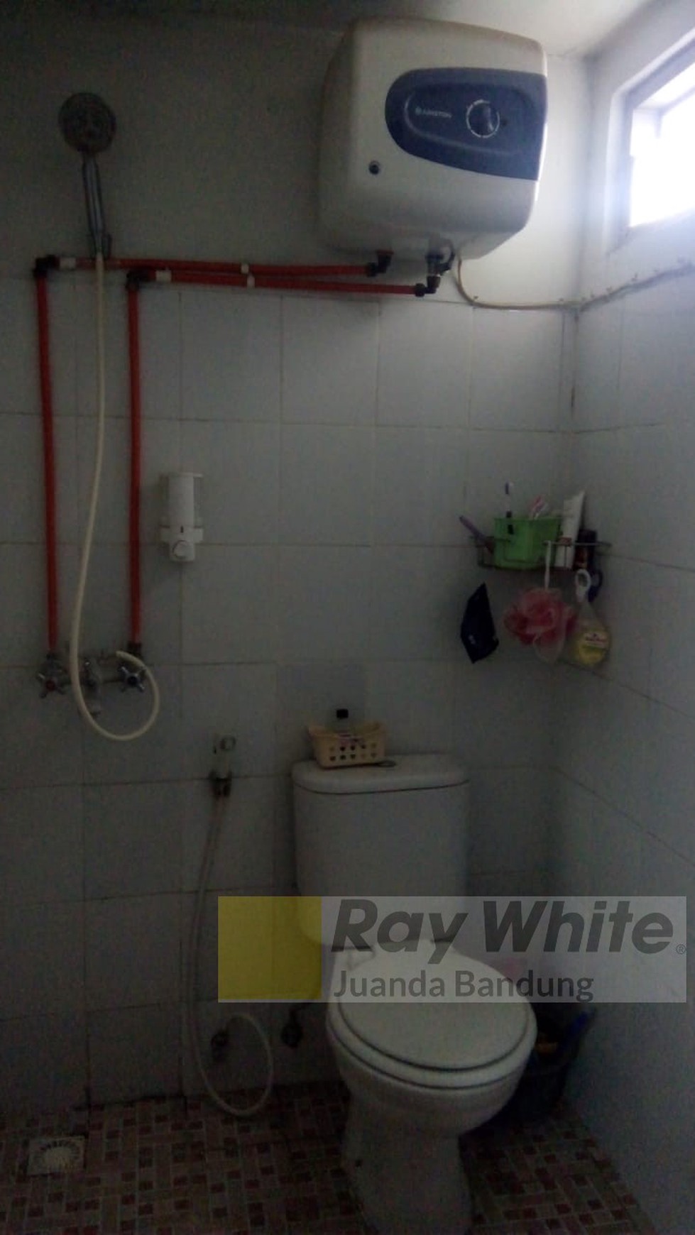 Apartemen semi Furnished siap huni di the Suites Metro