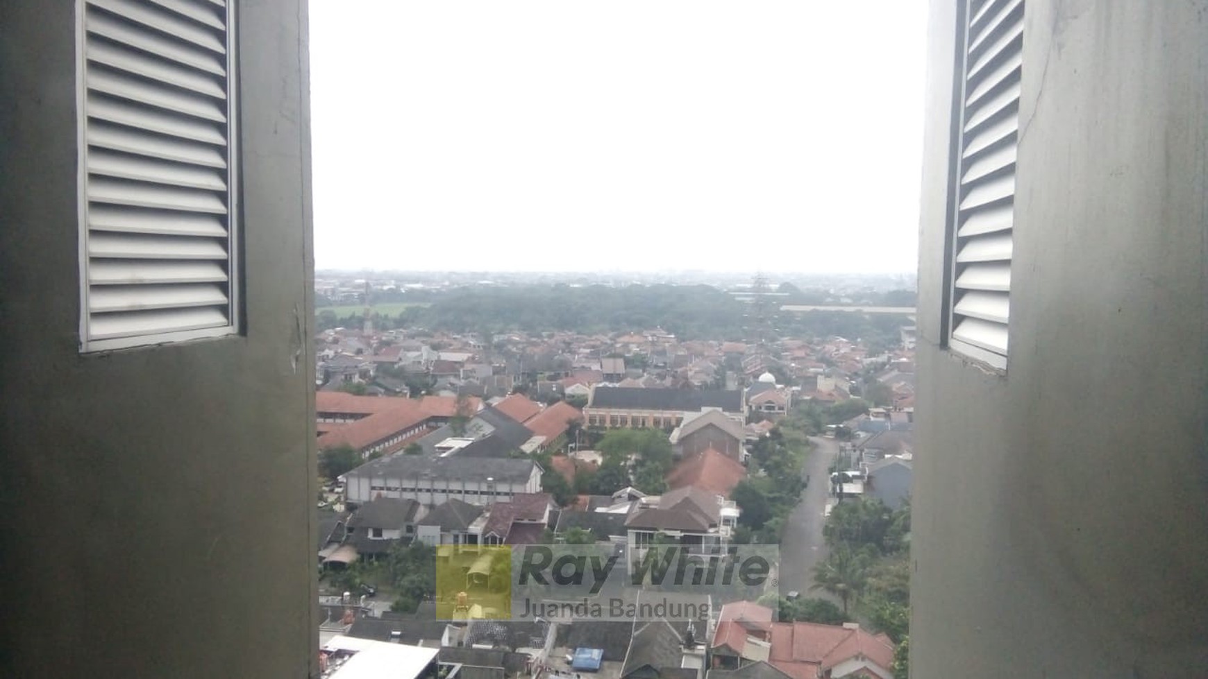 Apartemen semi Furnished siap huni di the Suites Metro
