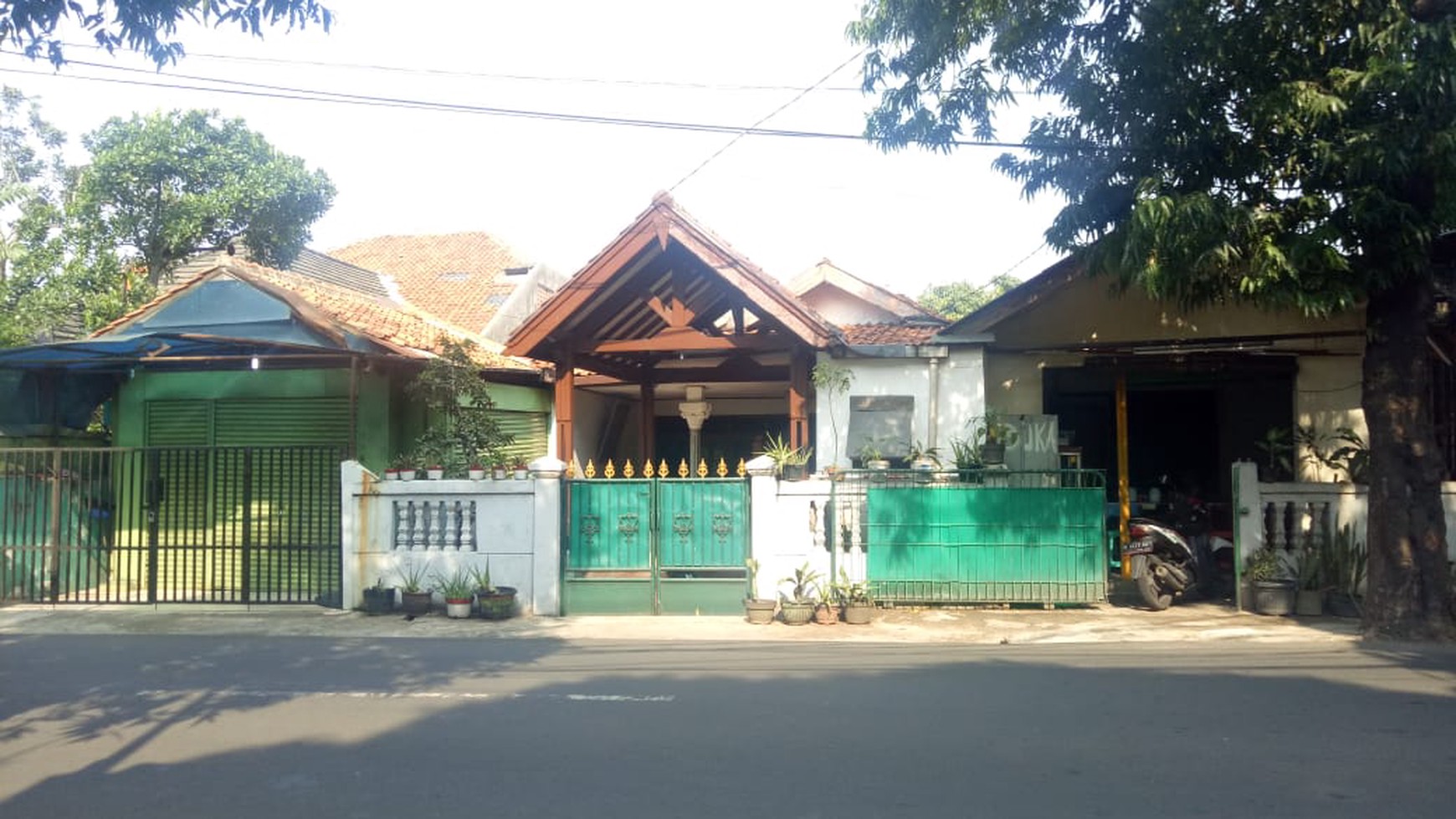 Rumah Jalan Utama Pesanggrahan Raya Tanah Besar Jakarta Selatan