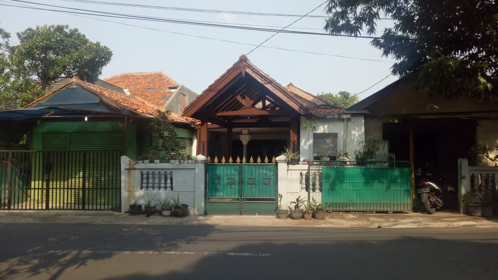 Rumah Jalan Utama Pesanggrahan Raya Tanah Besar Jakarta Selatan