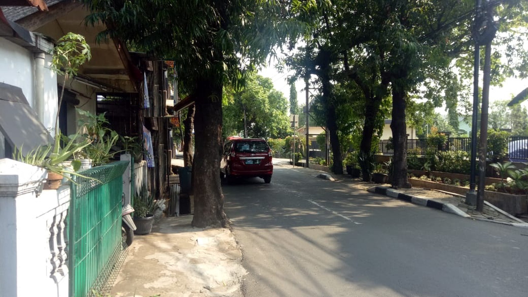 Rumah Jalan Utama Pesanggrahan Raya Tanah Besar Jakarta Selatan