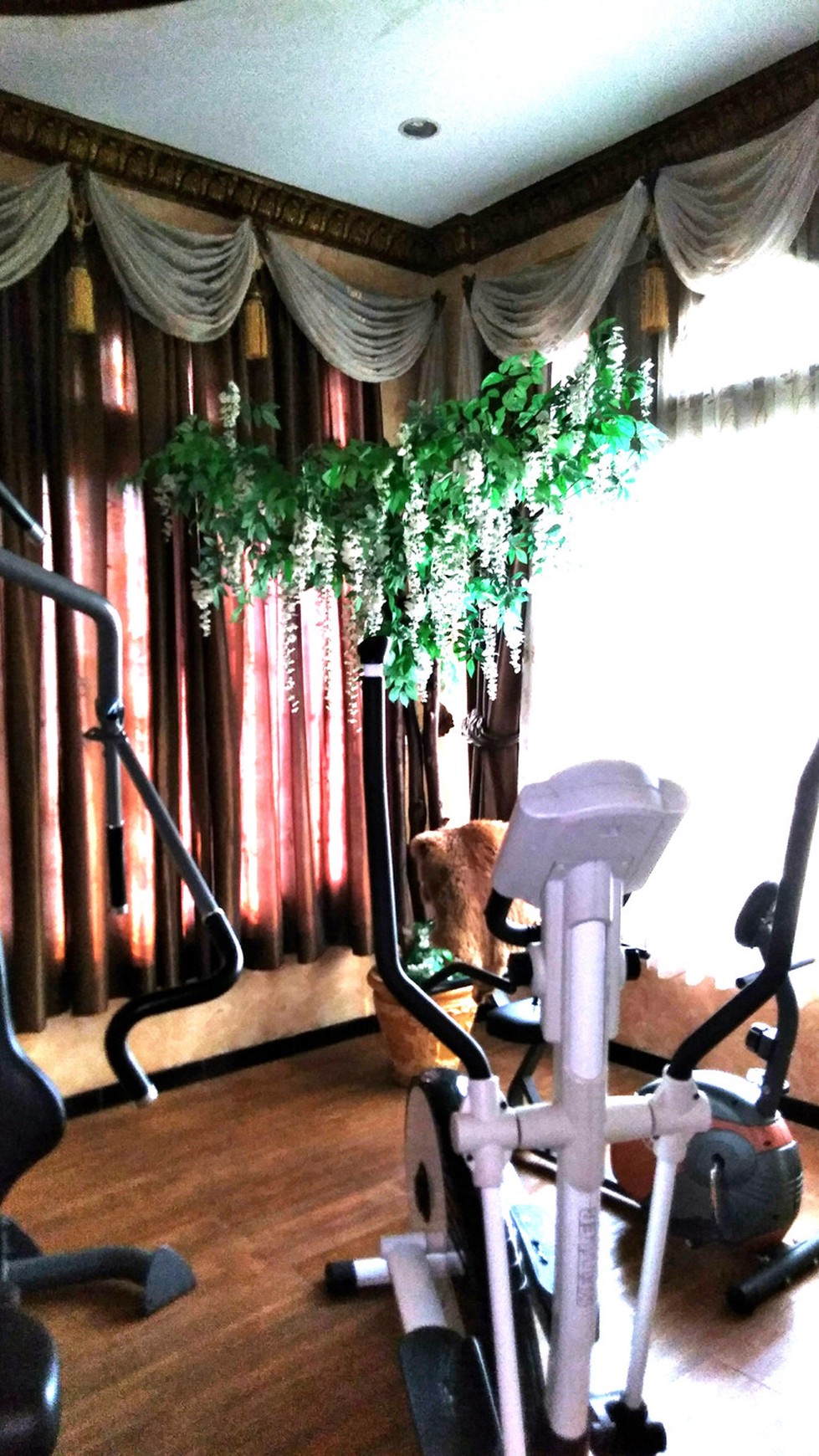 Rumah Klasik Modern luas 351m KT4+1 hanya 175Jt/Thn MURAH!!!