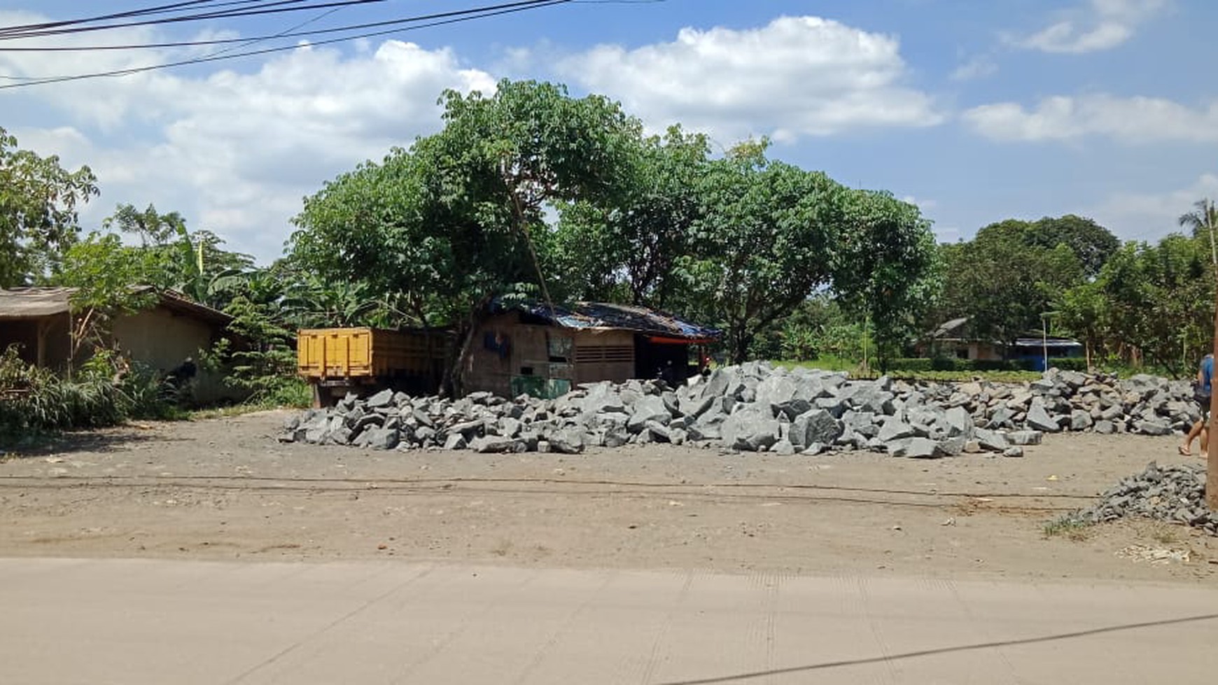 Tanah Pinggir jalan raya Cisauk