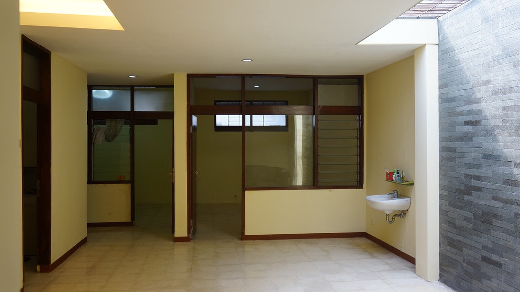 Disewakan Rumah siap pakai, baru direnovasi