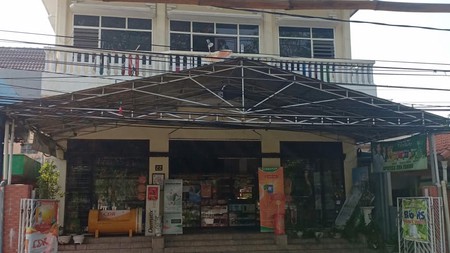 Rumah 2 lantai Raya Sukomanunggal