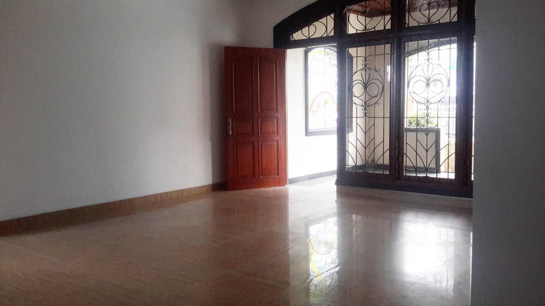 RUMAH MEWAH DI DALAM PERUMAHAN TATA BUMI PERMAI, COCOK UNTUK KELUARGA BESAR