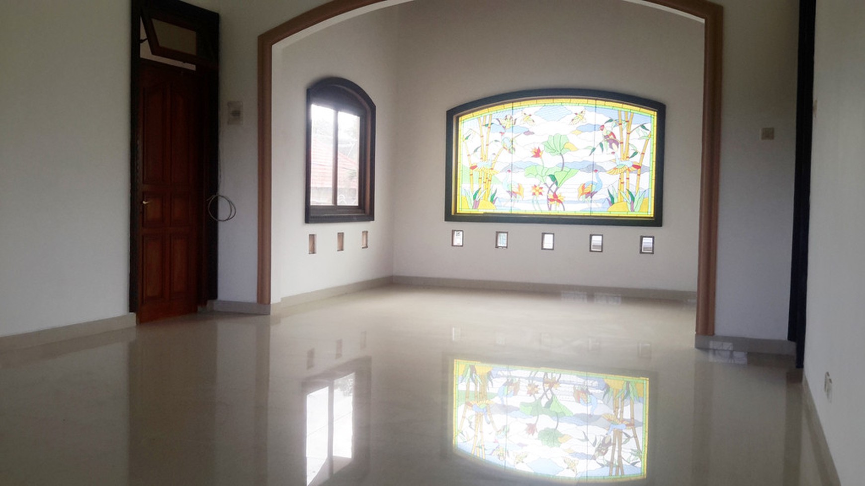 RUMAH MEWAH DI DALAM PERUMAHAN TATA BUMI PERMAI, COCOK UNTUK KELUARGA BESAR
