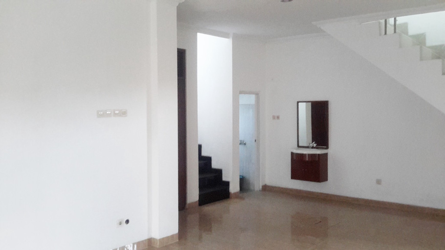 RUMAH MEWAH DI DALAM PERUMAHAN TATA BUMI PERMAI, COCOK UNTUK KELUARGA BESAR