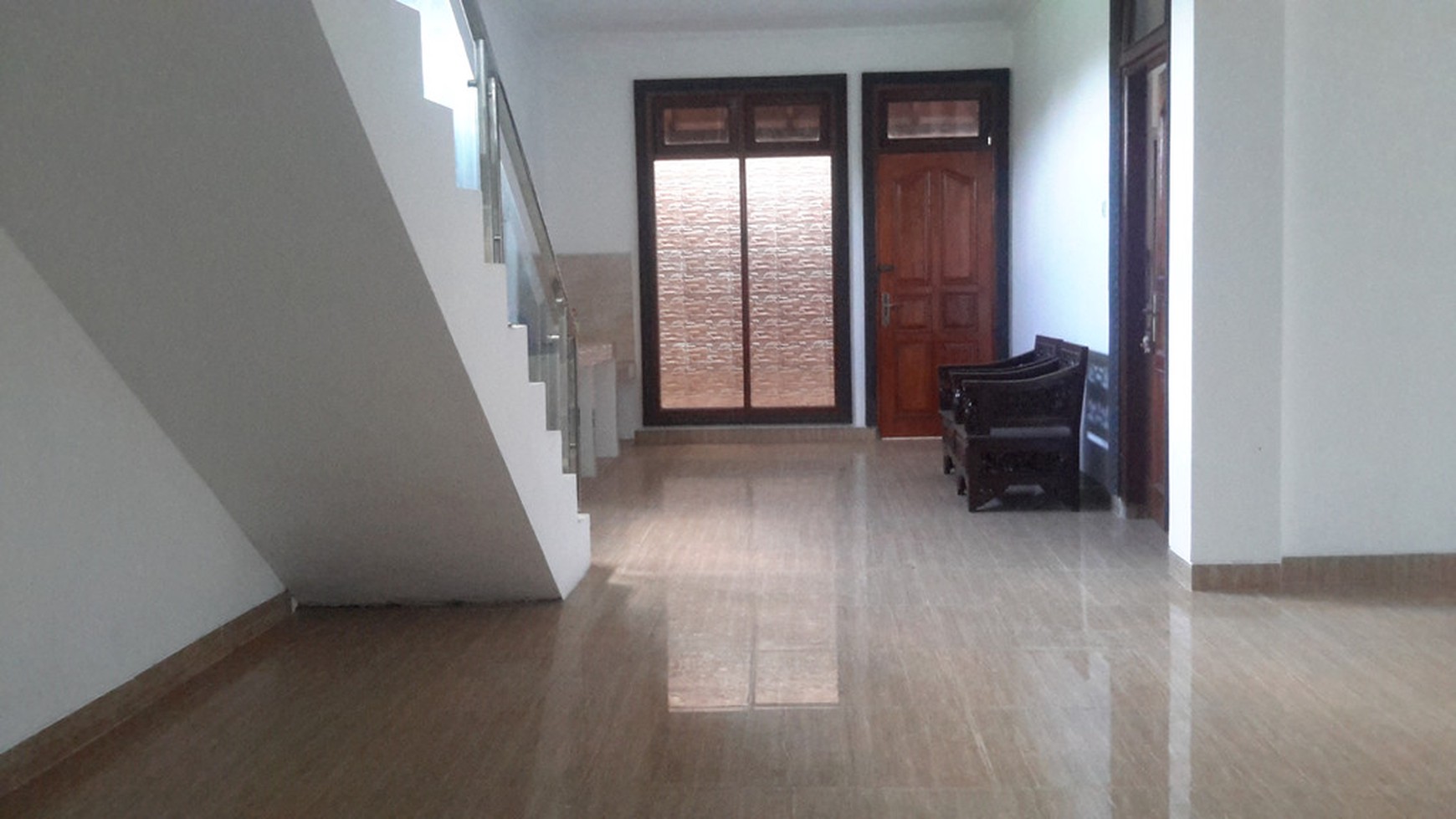 RUMAH MEWAH DI DALAM PERUMAHAN TATA BUMI PERMAI, COCOK UNTUK KELUARGA BESAR