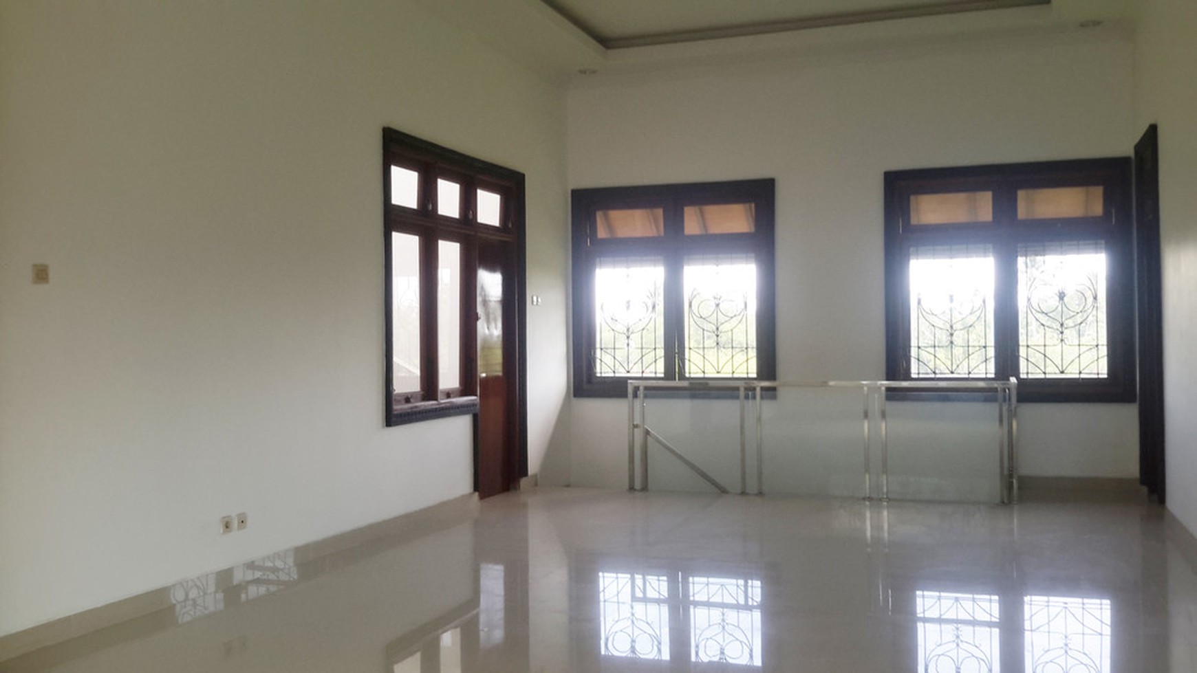 RUMAH MEWAH DI DALAM PERUMAHAN TATA BUMI PERMAI, COCOK UNTUK KELUARGA BESAR