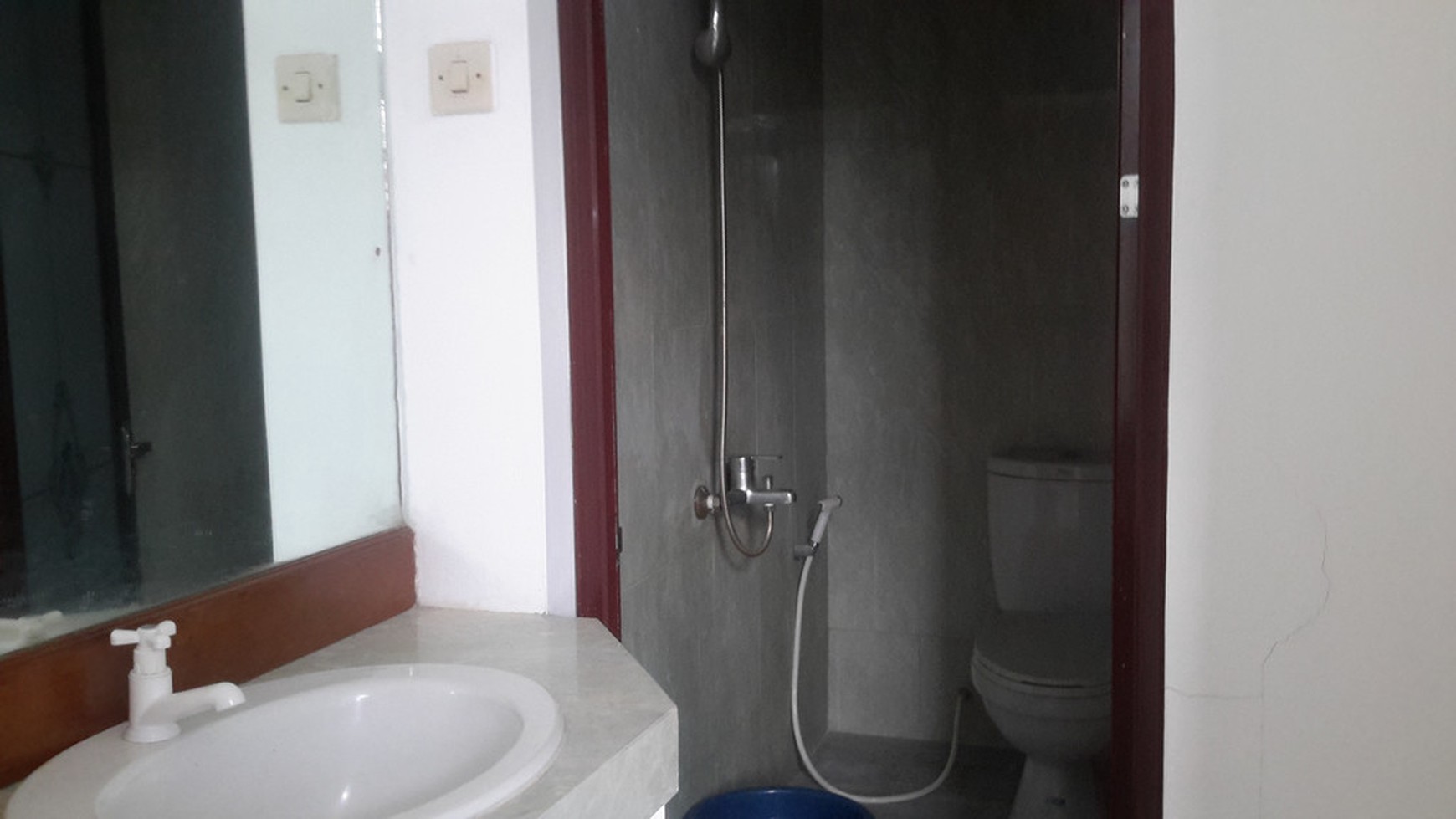 RUMAH MEWAH DI DALAM PERUMAHAN TATA BUMI PERMAI, COCOK UNTUK KELUARGA BESAR