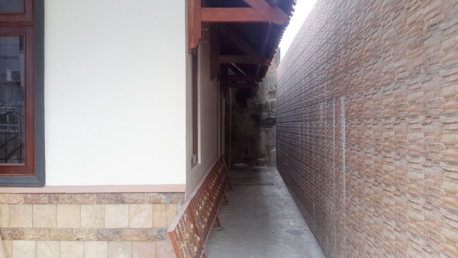 RUMAH MEWAH DI DALAM PERUMAHAN TATA BUMI PERMAI, COCOK UNTUK KELUARGA BESAR