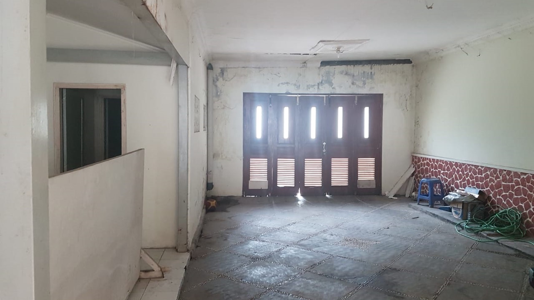 RUMAH DENGAN DESAIN BANGUNAN KLASIK, DI TENGAH KOTA YOGYAKARTA