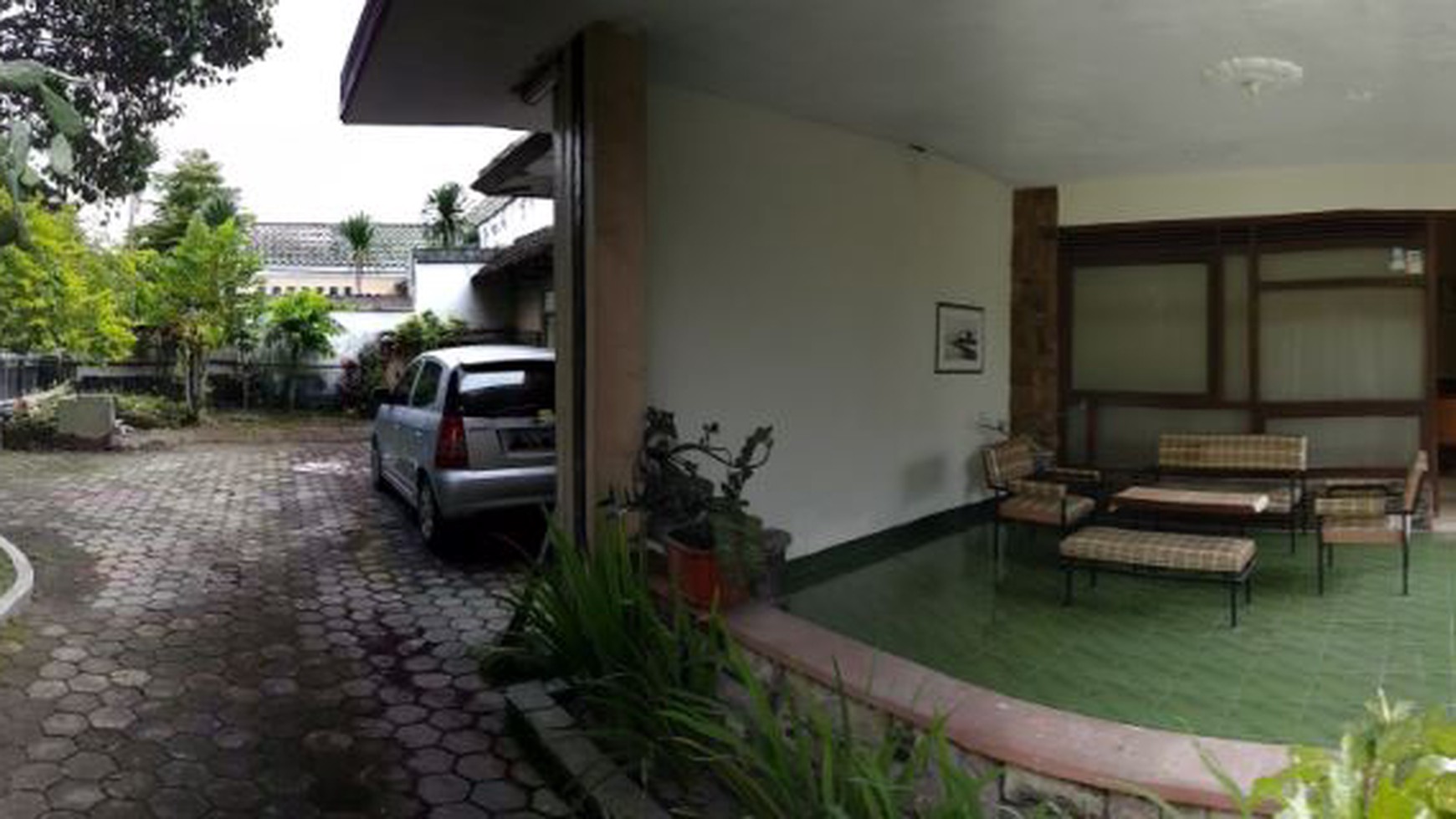 RUMAH DENGAN DESAIN BANGUNAN KLASIK, DI TENGAH KOTA YOGYAKARTA