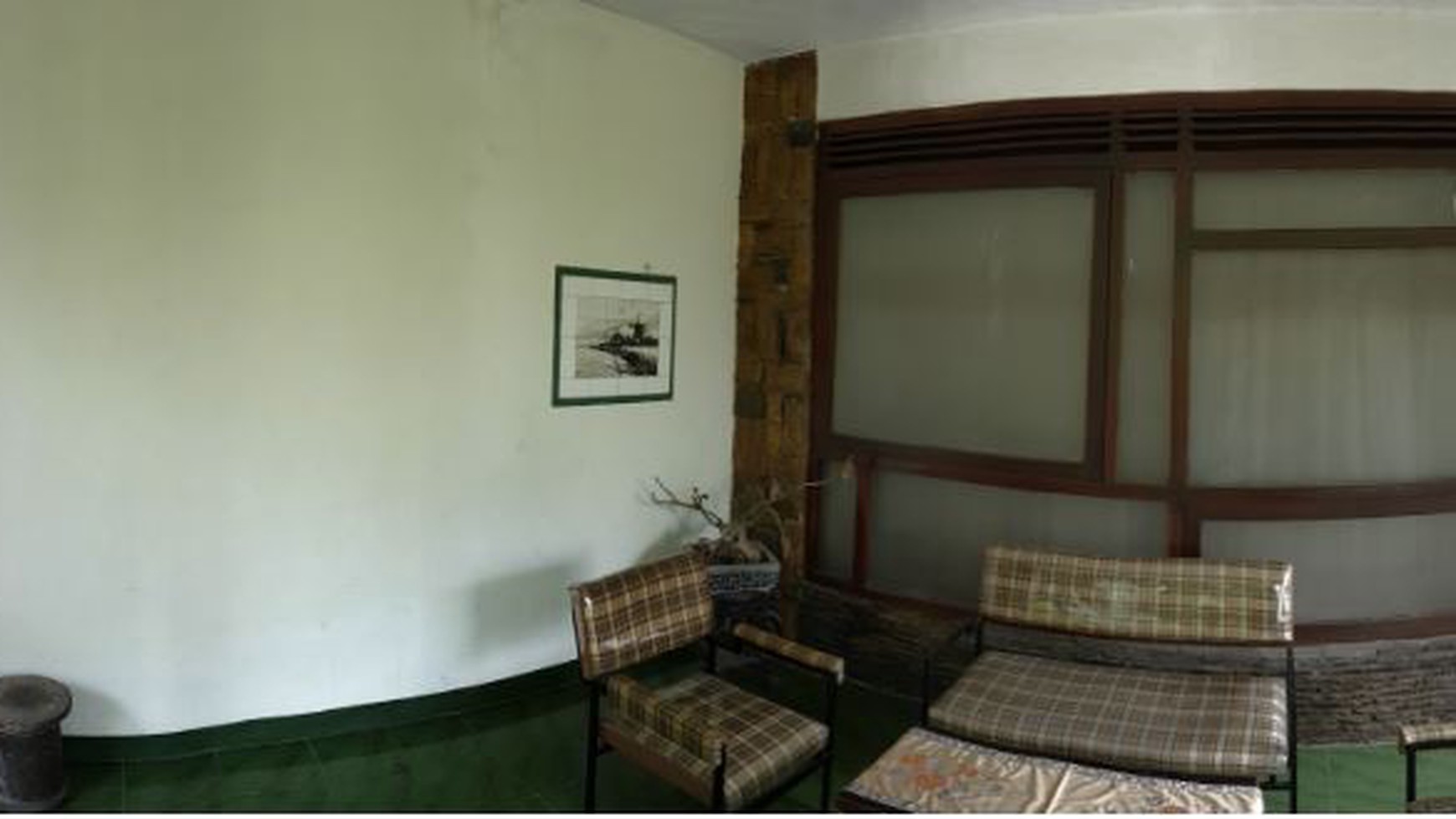 RUMAH DENGAN DESAIN BANGUNAN KLASIK, DI TENGAH KOTA YOGYAKARTA