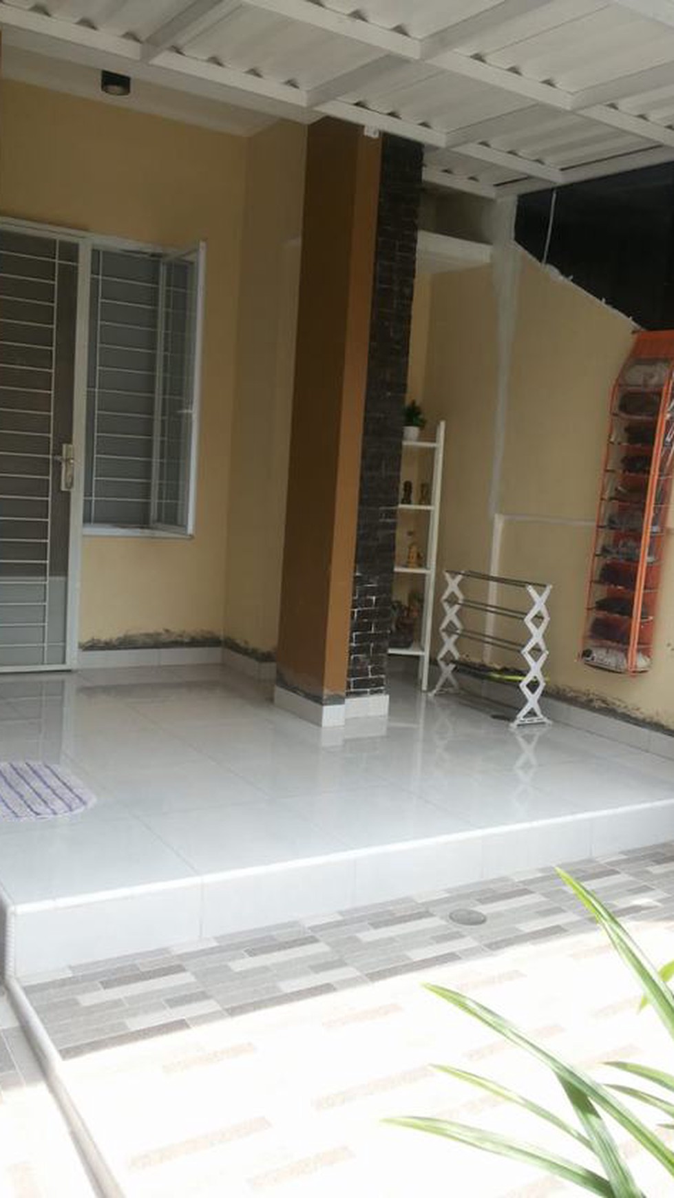 Dijual rumah area serpong park bagus rapih harga bersaing.