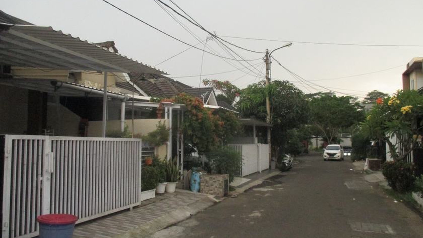 Dijual rumah area serpong park bagus rapih harga bersaing.