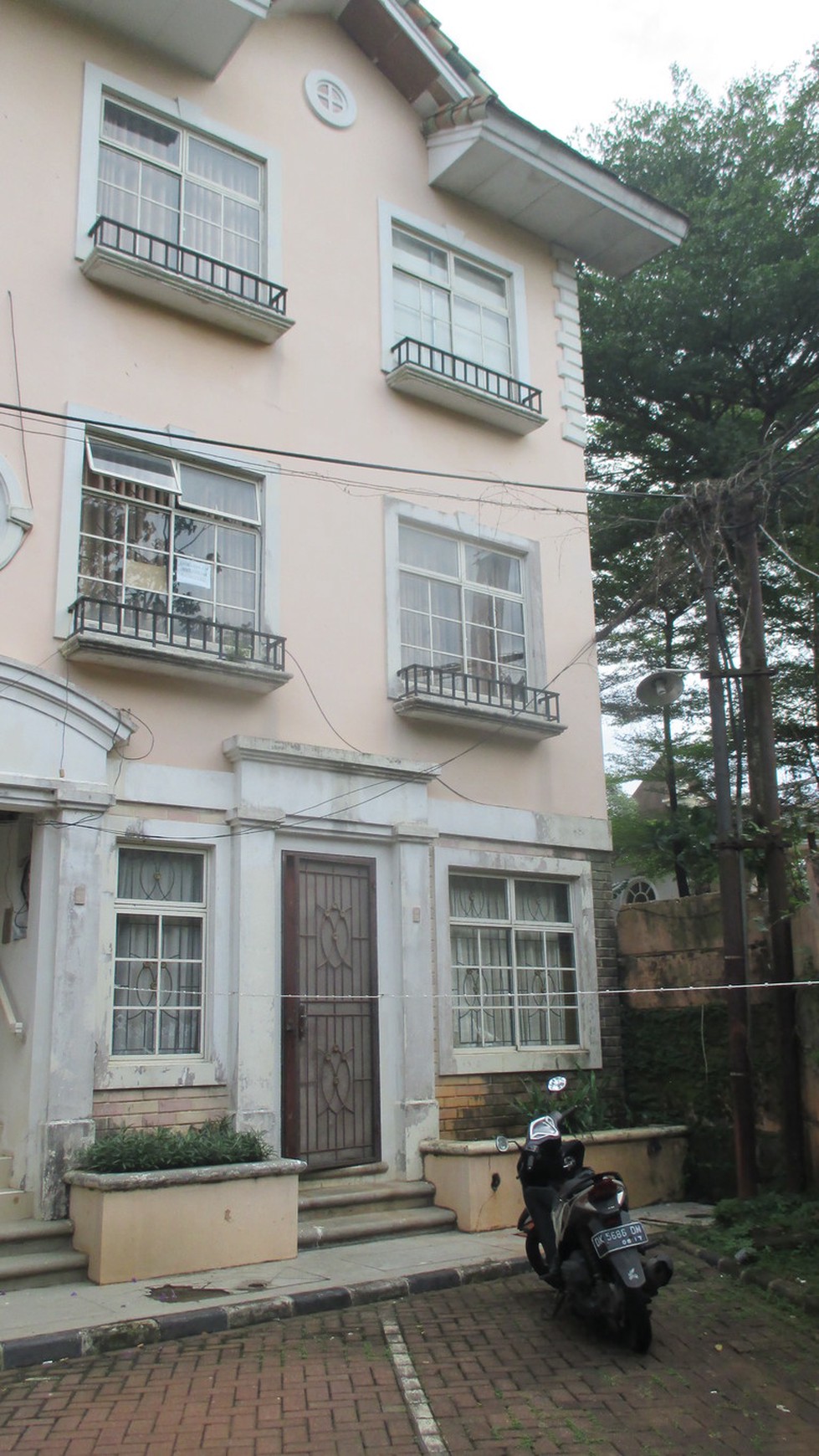 Disewakan Townhouse di Taman Elok Lantai 2&3 - Lippo Karawaci