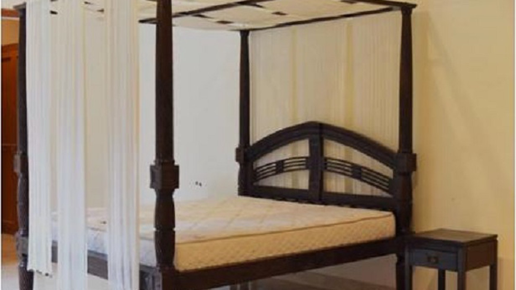 Rumah di Kemang Barat, Jakarta Selatan, Private Pool, Hadap Timur, SHM