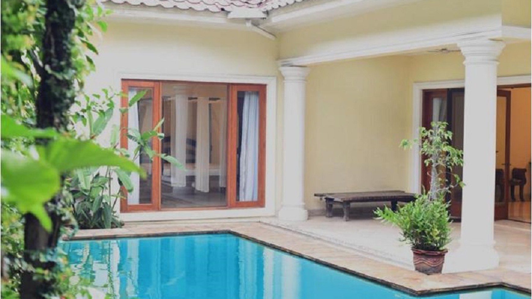 Rumah di Kemang Barat, Jakarta Selatan, Private Pool, Hadap Timur, SHM