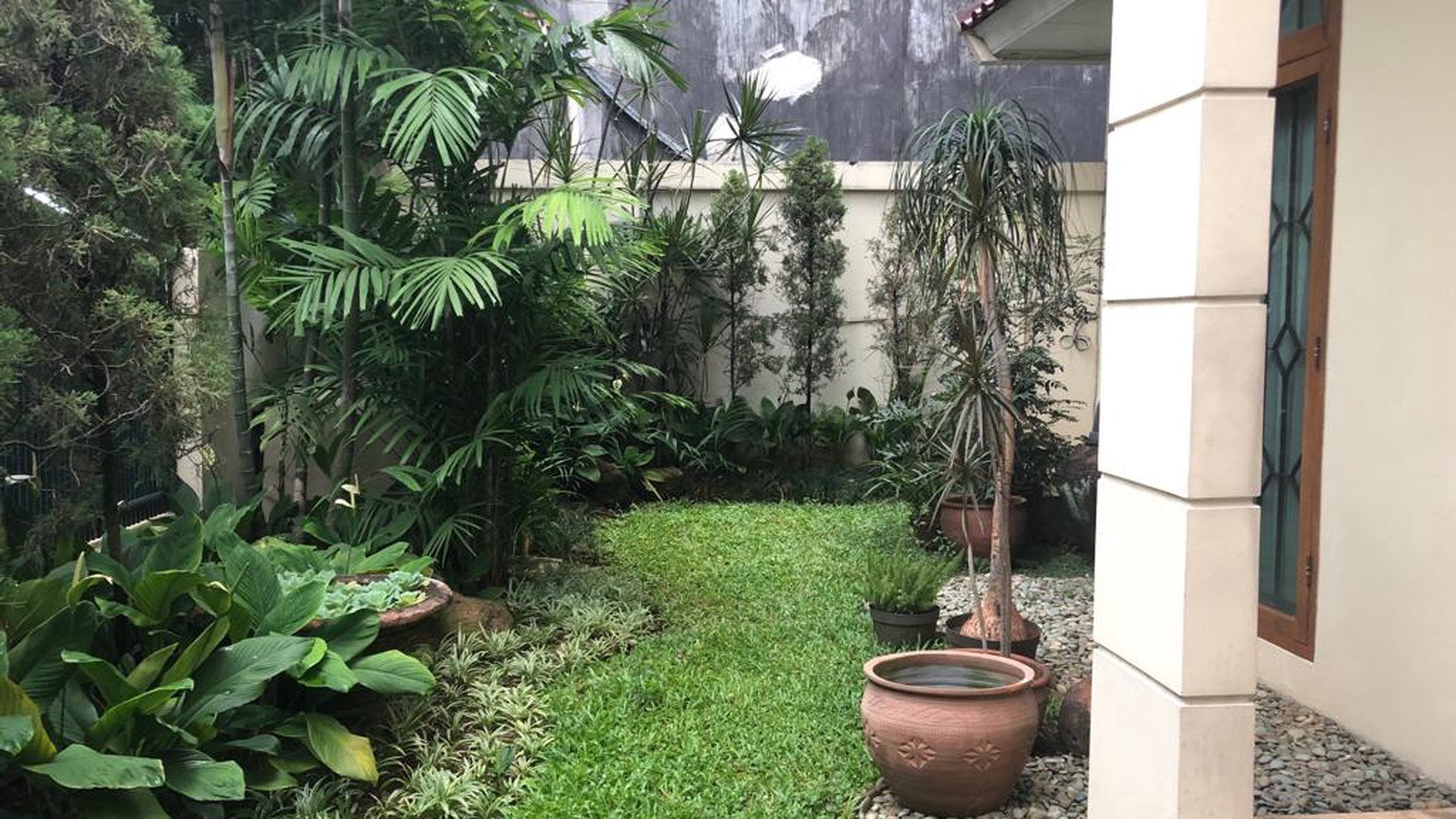 Dijual Rumah Asri di Jl. Praja Dalam, Arteri Pondok Indah, Kebayoran Lama, Jakarta Selatan