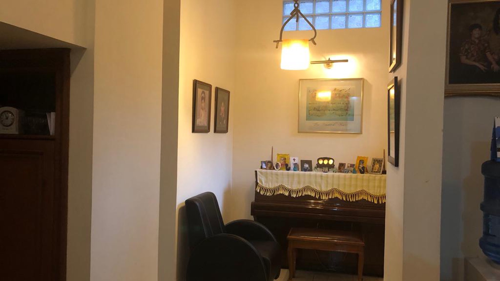 Dijual Rumah Asri di Jl. Praja Dalam, Arteri Pondok Indah, Kebayoran Lama, Jakarta Selatan