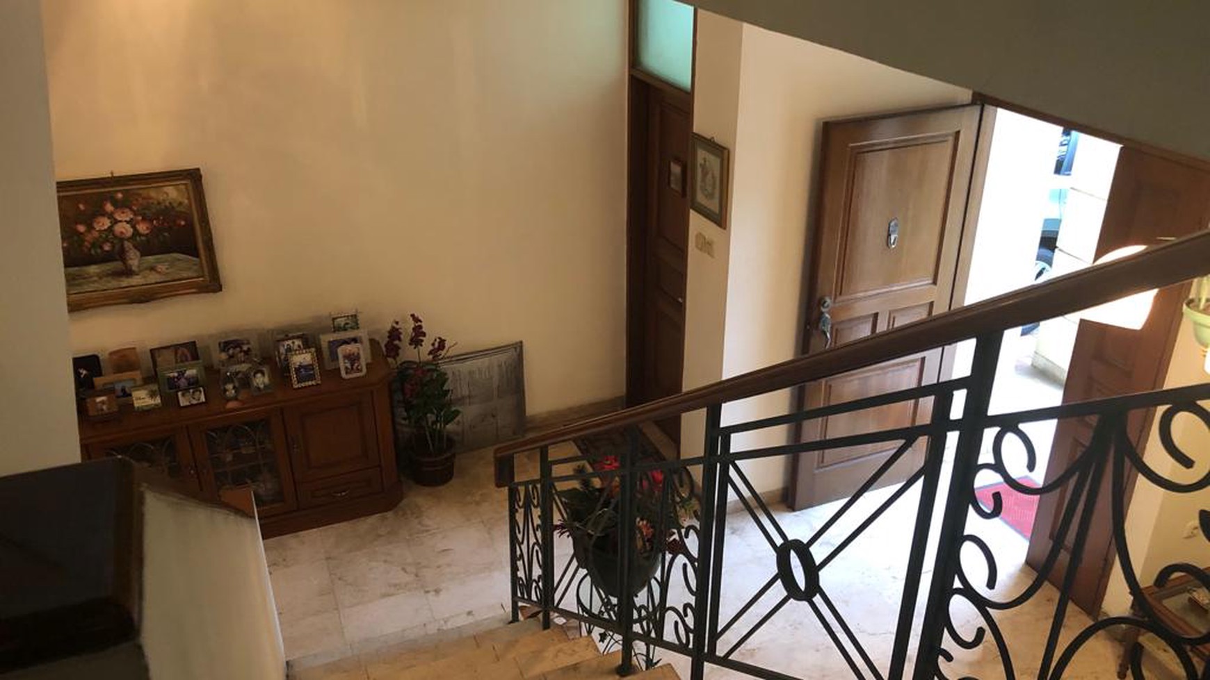 Dijual Rumah Asri di Jl. Praja Dalam, Arteri Pondok Indah, Kebayoran Lama, Jakarta Selatan
