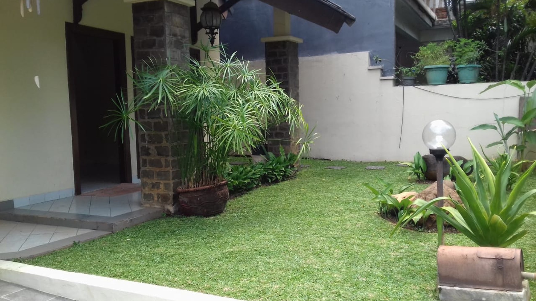 Rumah siap huni Lokasi strategis Anggrek Loka