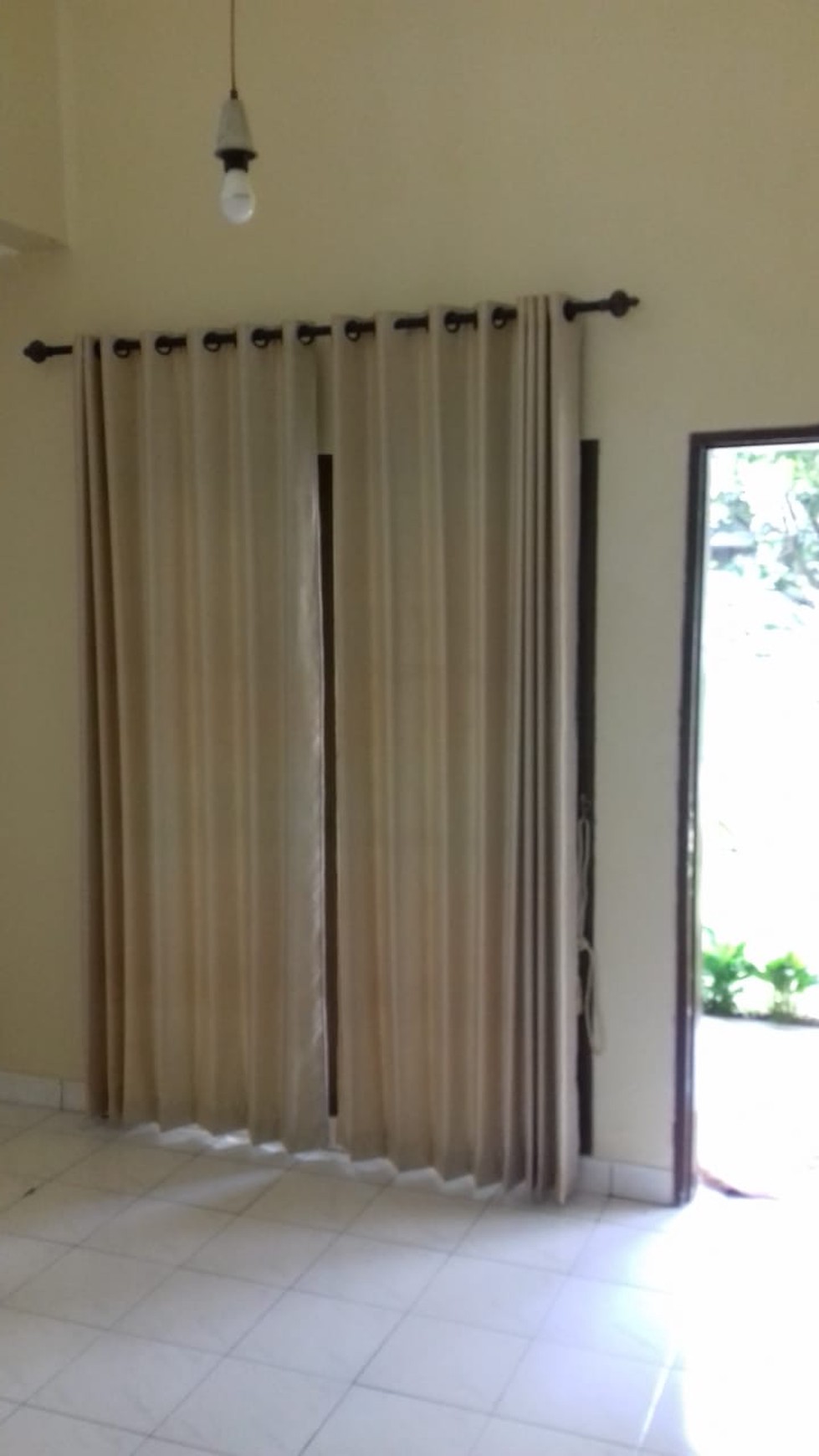 Rumah siap huni Lokasi strategis Anggrek Loka