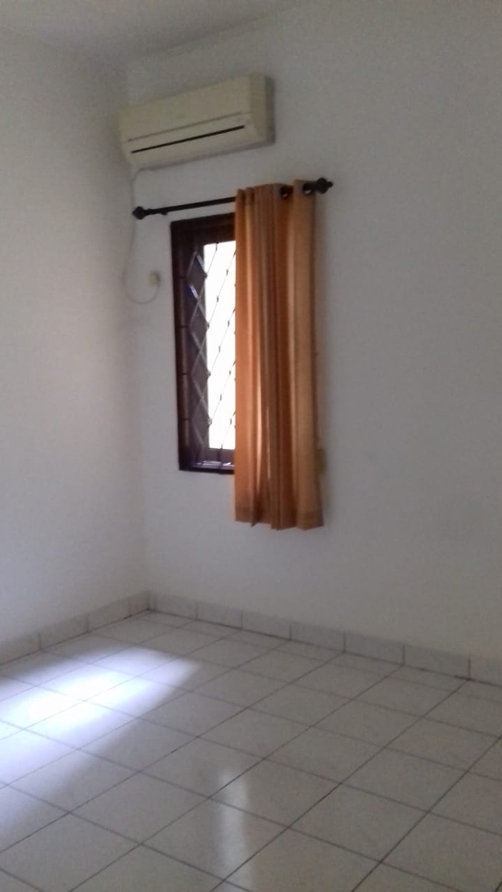 Rumah siap huni Lokasi strategis Anggrek Loka