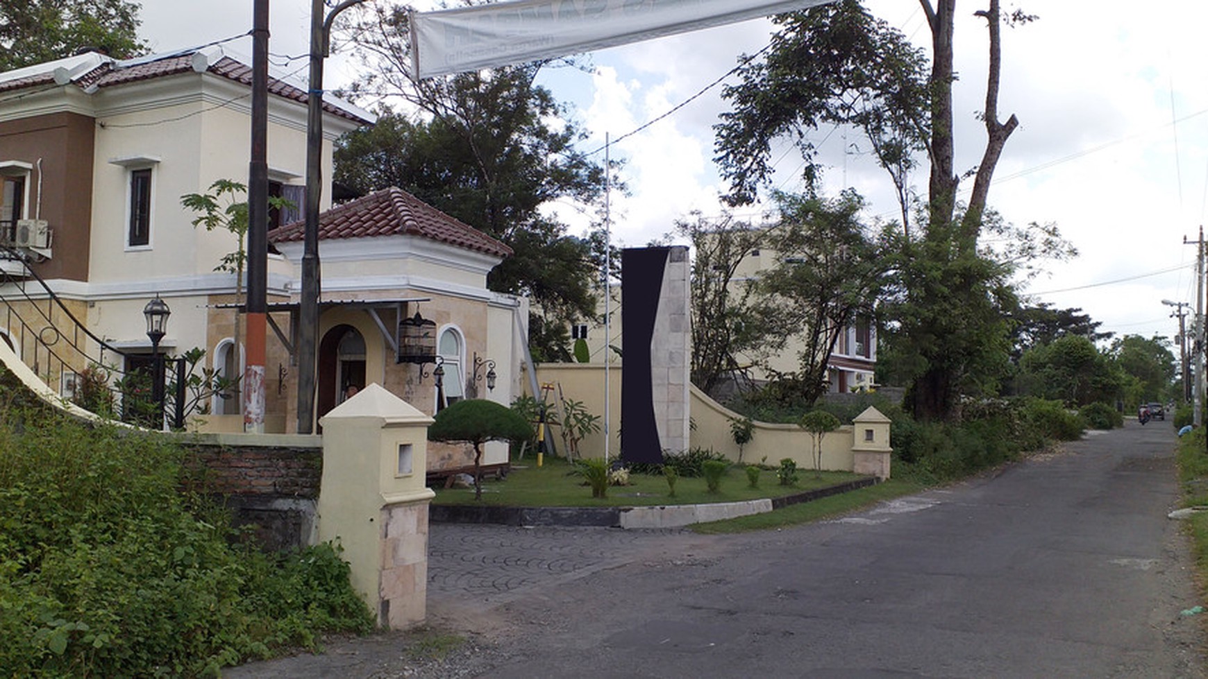 HUNIAN MODERN MINIMALIS DI PERUM CASA BELLA, DEKAT UPN.