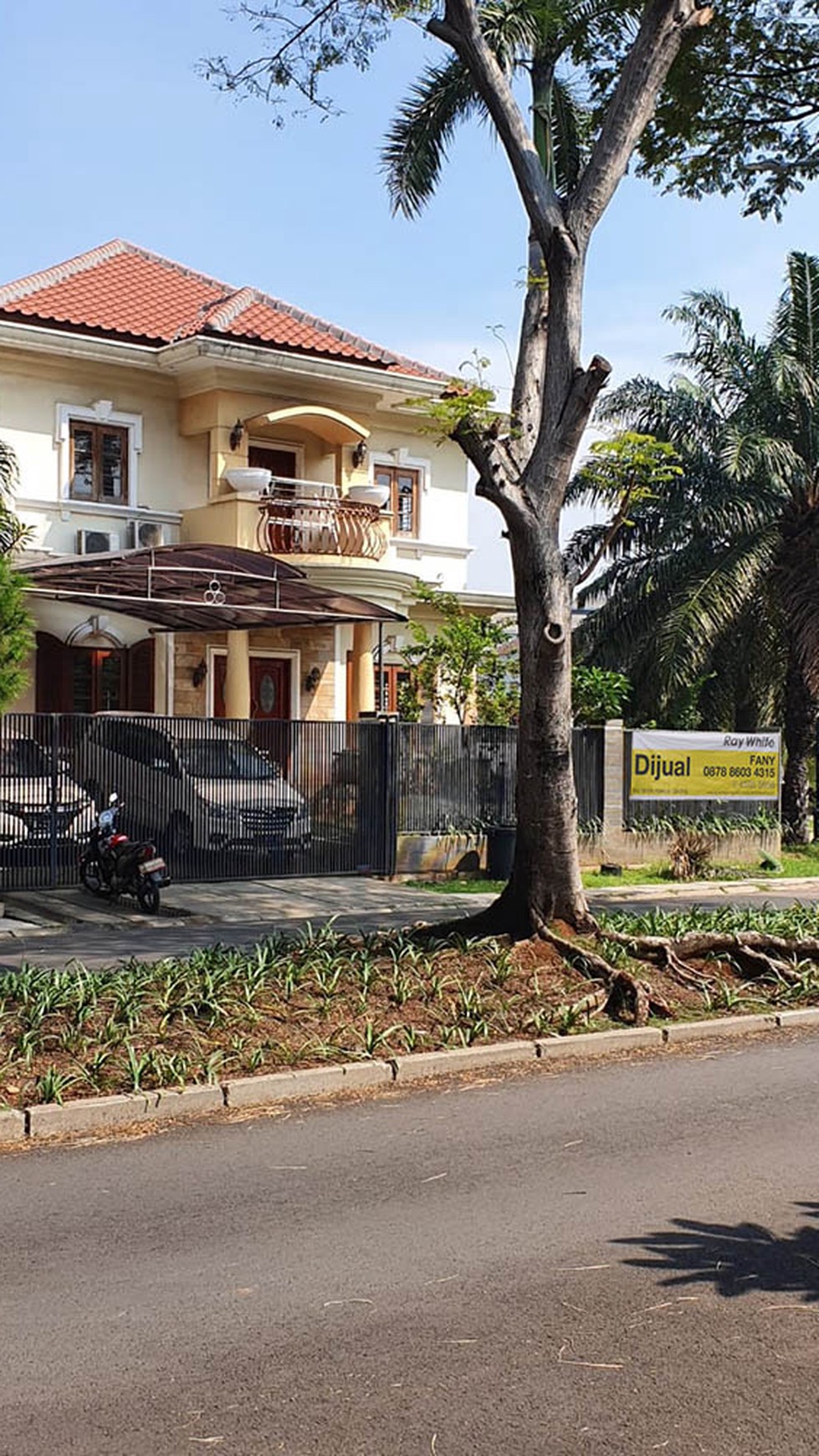 Rumah Hoek Dijual Pelangi Raya-Gading Residende, Luas 414m2