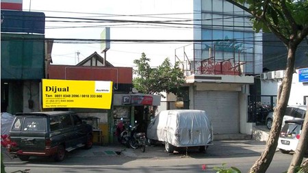 Jual Rumah Hitung Tanah !!! Lokasi Strategis, Nol Jalan Raya, Cocok untuk Usaha - TAN -