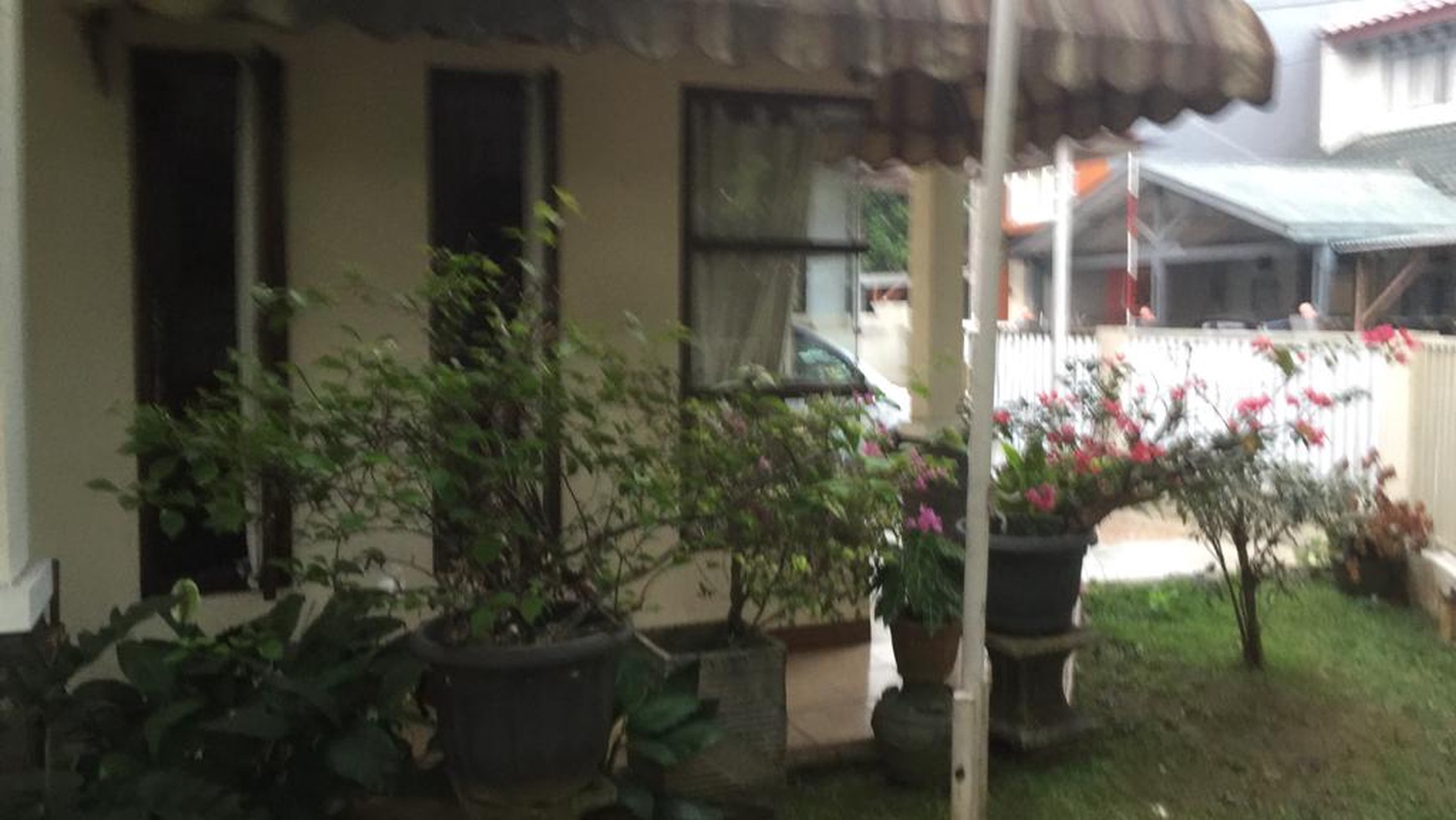Rumah Asri Siap Huni, Lokasi Strategis, dan Hunian Nyaman posisi Hook @Graha Bintaro