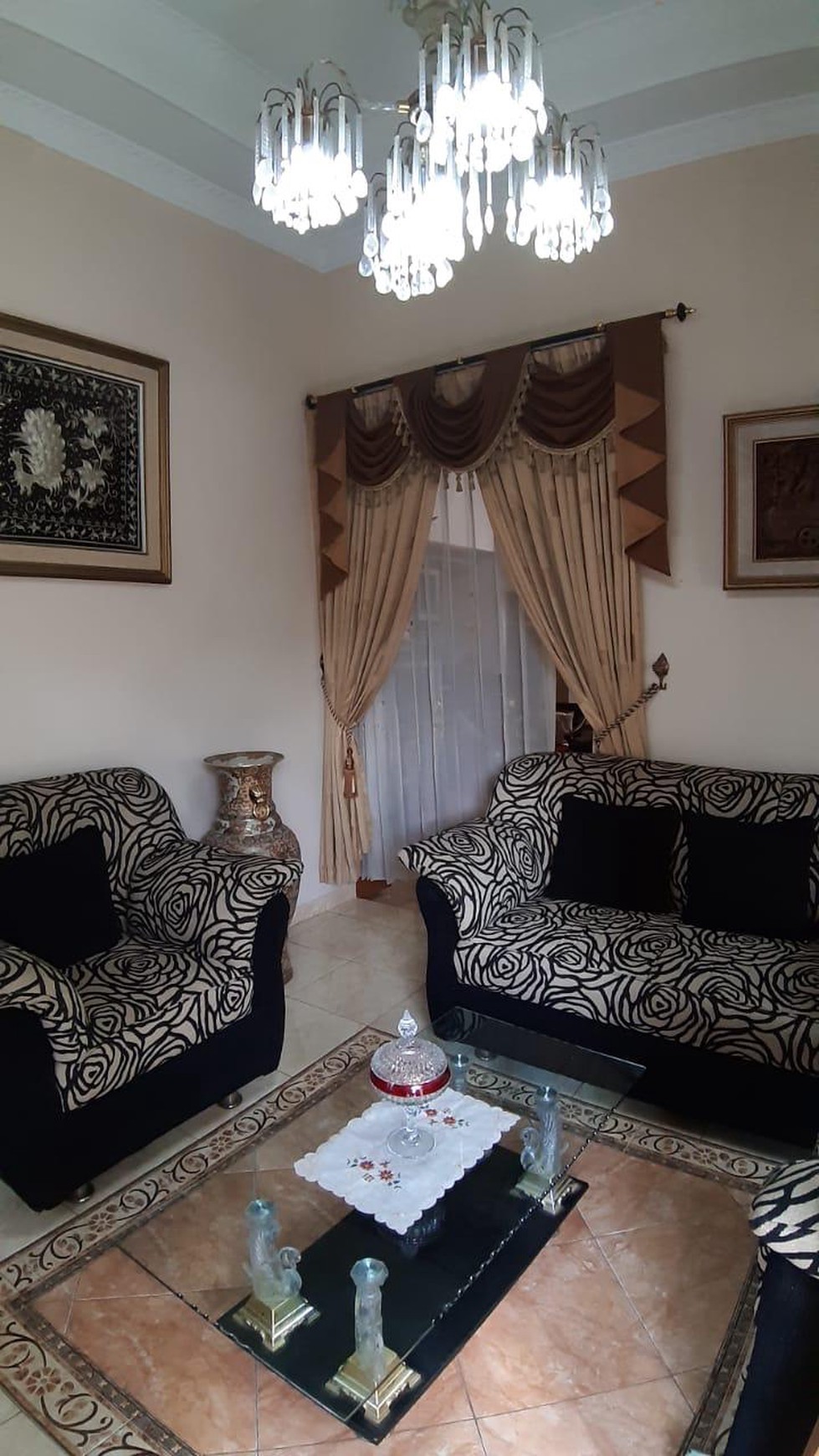 RUMAH MEWAH+FURNITURE DALAM PERUM, DEKAT RSUD WIROSABAN, & UAD PUSAT.