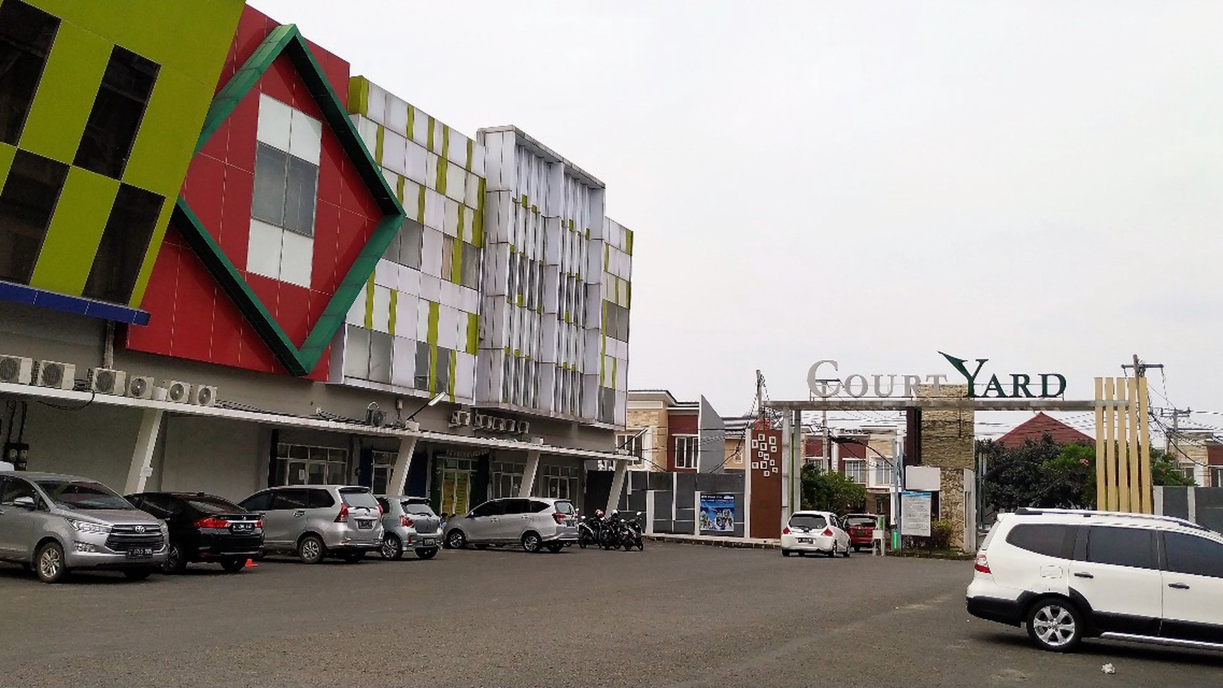 Ruko Courtyard Karawang Galuh Mas Posisi Depan Jalan Raya Blok D