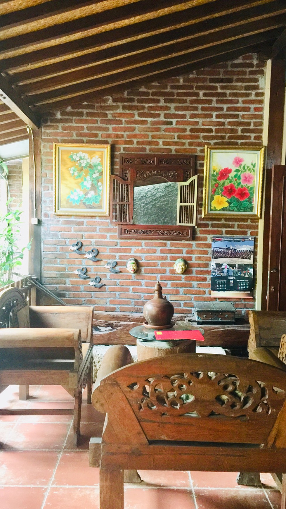 RUMAH DENGAN DESAIN KLASIK JAWA, DI DEKAT OMAH KECEBONG&POLSEK MLATI