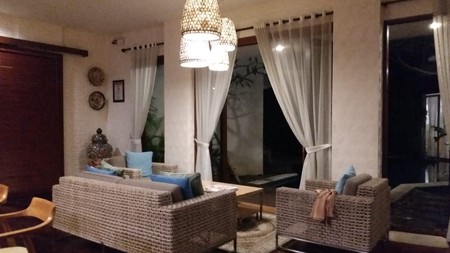 Rumah dengan Eksterior Elegan, Hunian Asri dan Nyaman, Lokasi Strategis @Graha Taman, Bintaro Sektor 9