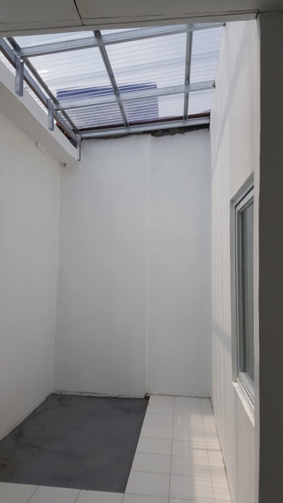 Dijual rumah mungil, cocok untuk keluarga kecil atau pasangan muda, siap huni