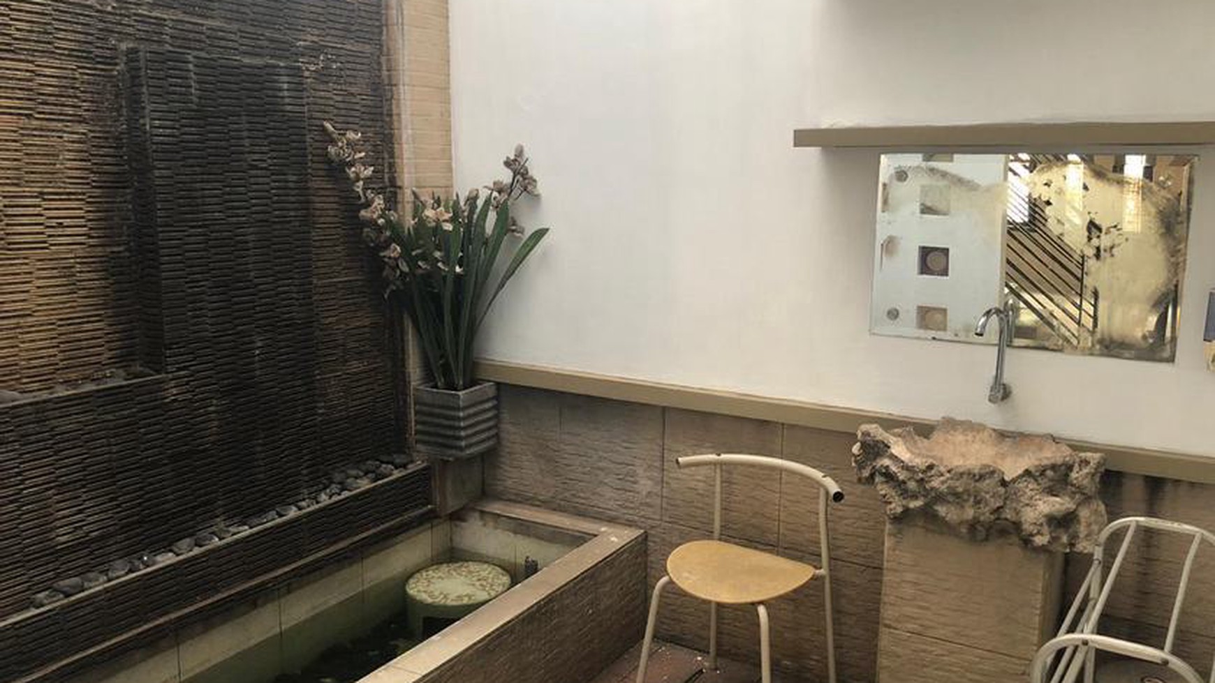 Dijual rumah di Komplek Setneg, harga bisa dinego, strategis, siap huni