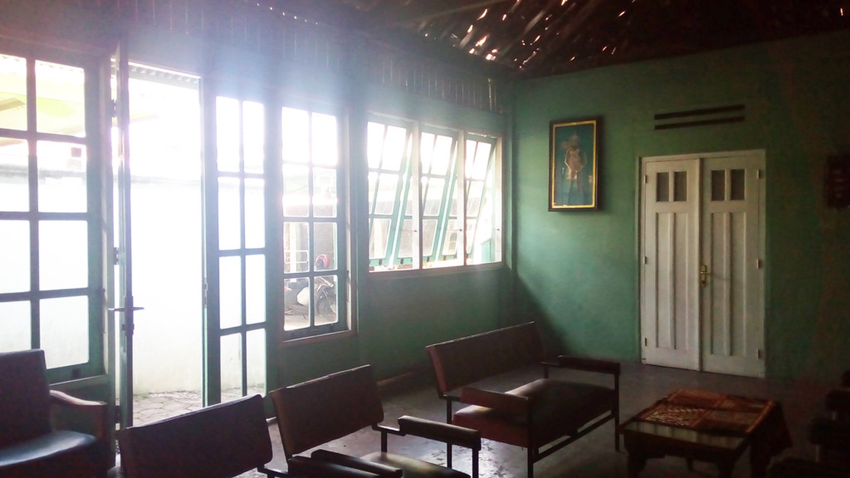 RUMAH DI LINGKUNGAN KRATON DAN WISATA, JL LANGENASTRAN LOR, YOGYA
