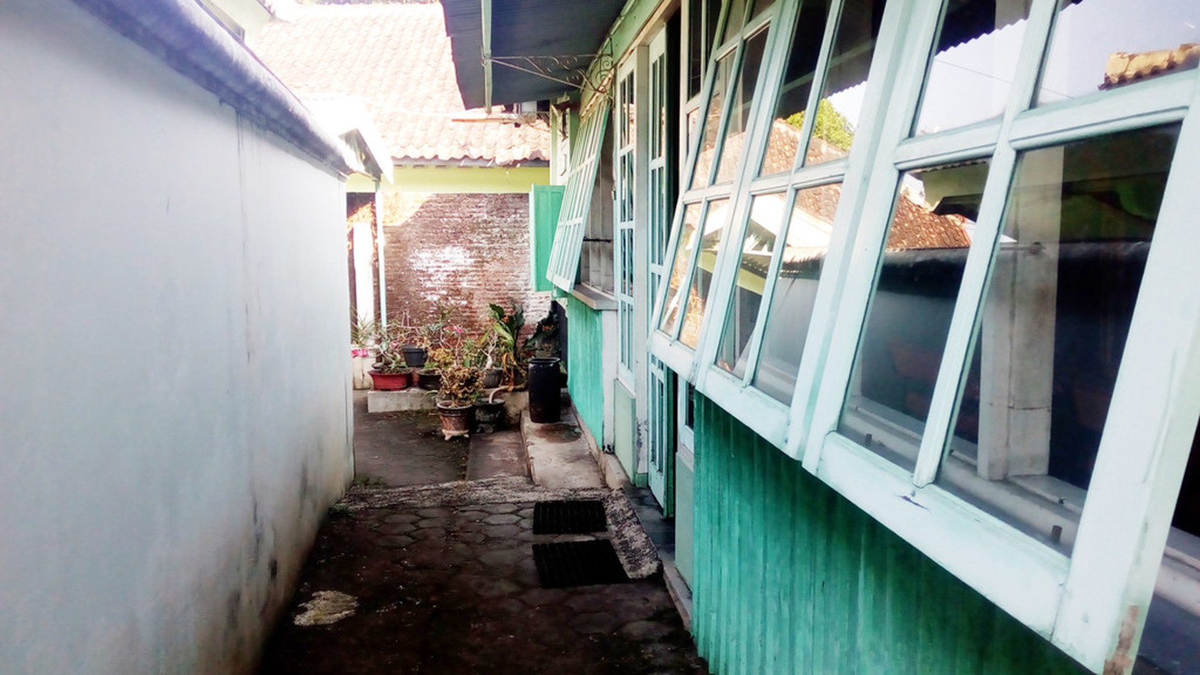 RUMAH DI LINGKUNGAN KRATON DAN WISATA, JL LANGENASTRAN LOR, YOGYA