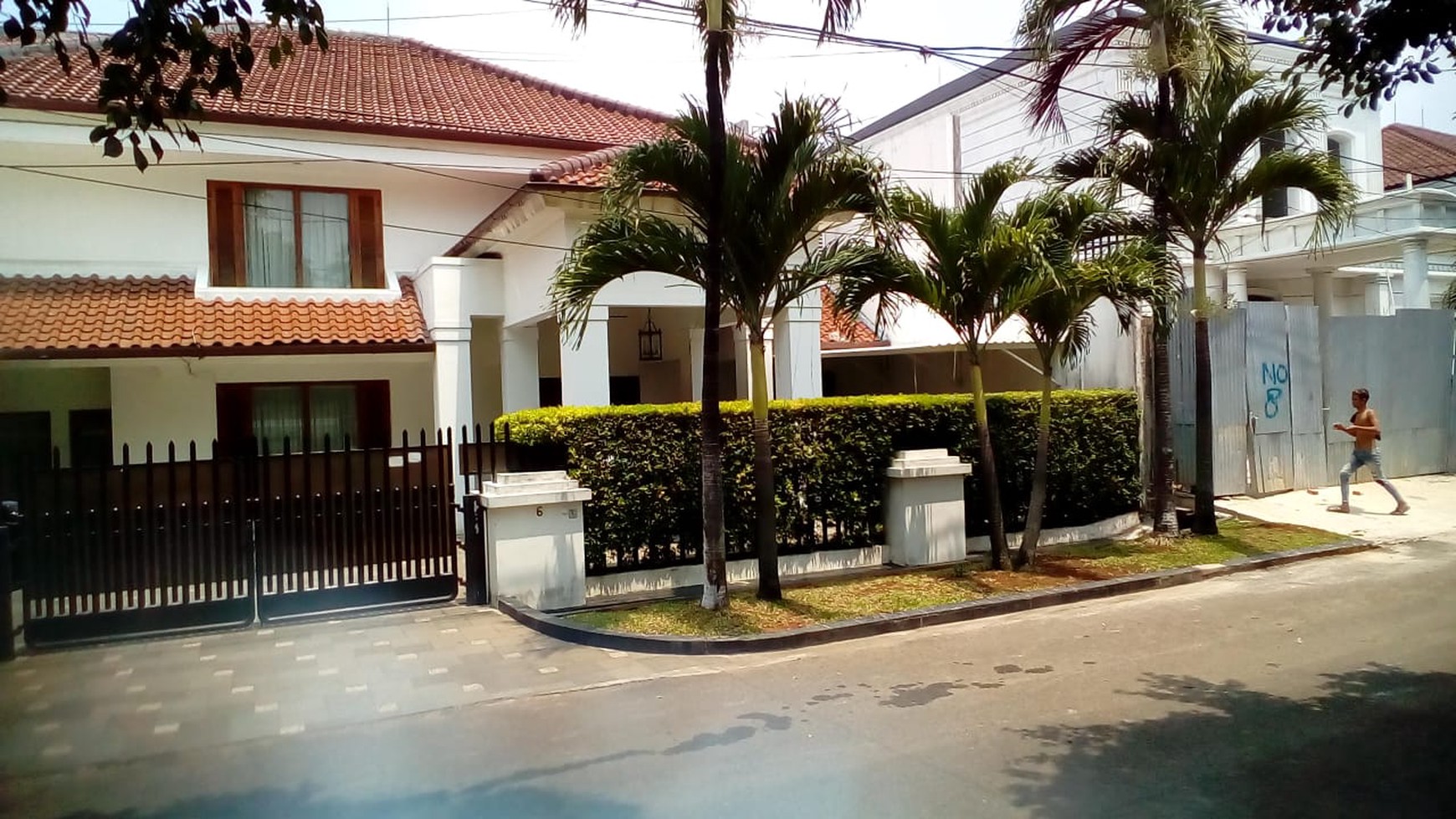 Rumah nyaman dan lokasi strategis di JL. Dharmawangsa Kebayoran Baru