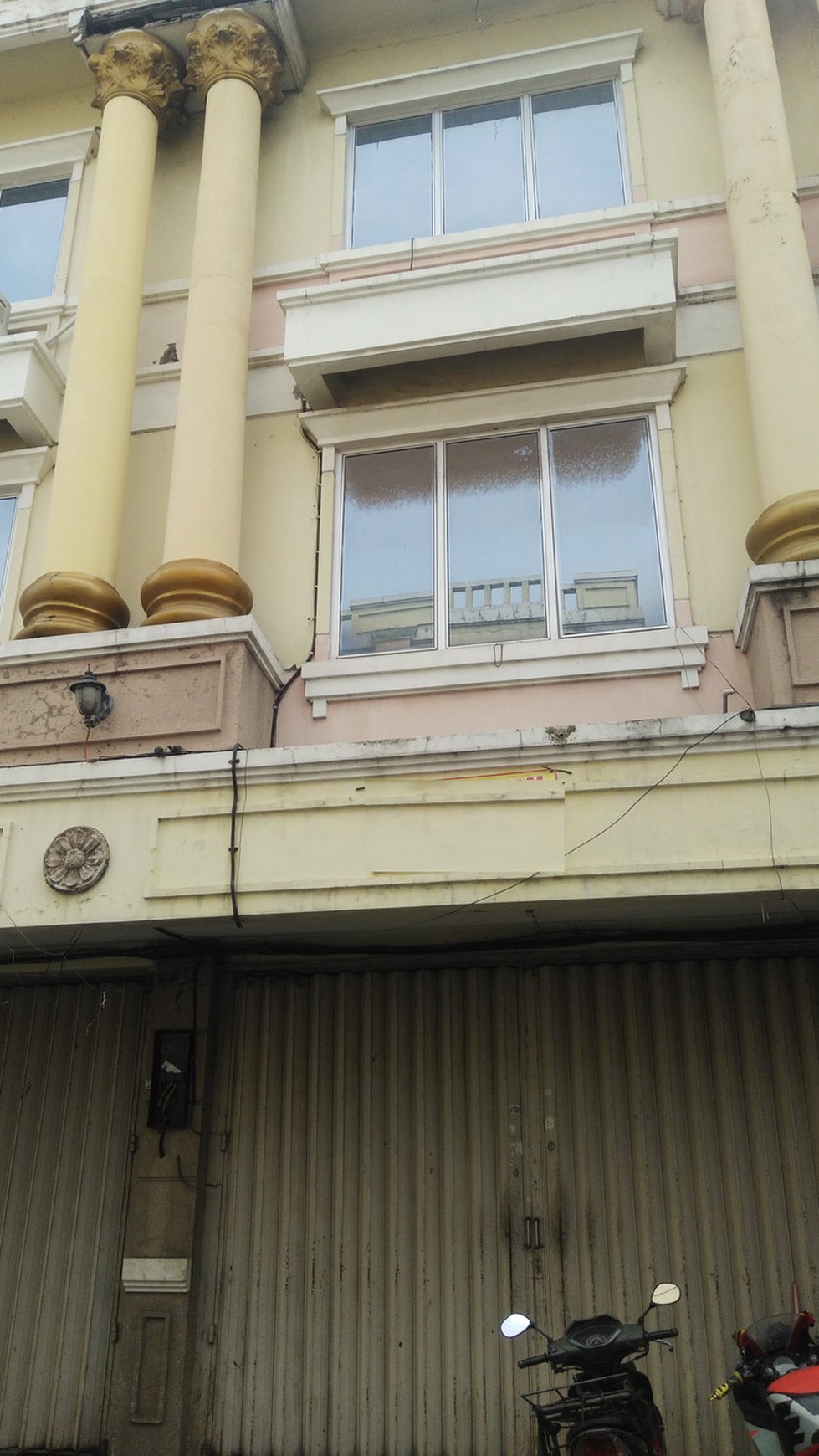 Grand Flower Kedungdoro 3 lantai