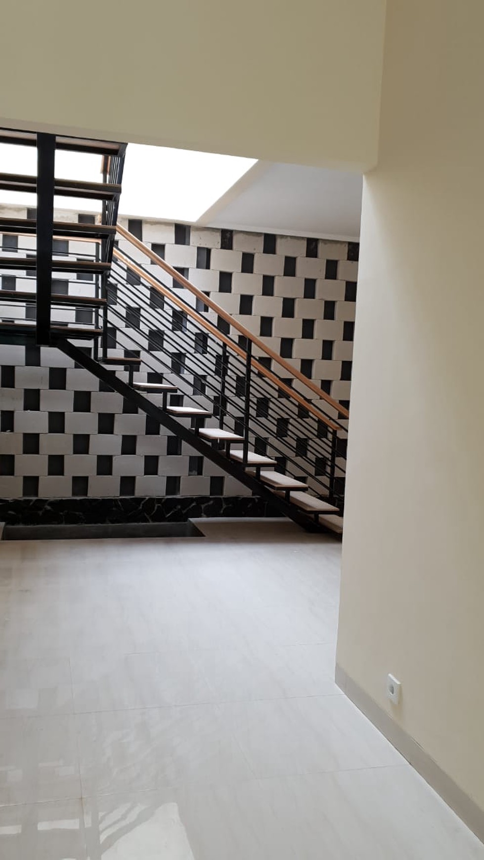 Dijual Rumah Di Jl Rajawali, Bukit Nusa Indah, Tangerang Selatan