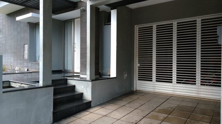 Rumah Mewah, Hunian Asri, dan Nyaman di Emerald, Bintaro